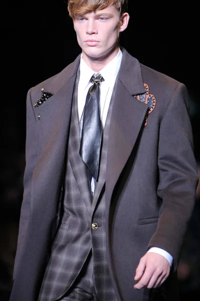 Look 26